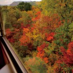 車窓からの紅葉狩りは究極の贅沢 （2018.10.24/秋田内陸縦貫鉄道 比立内駅付近）